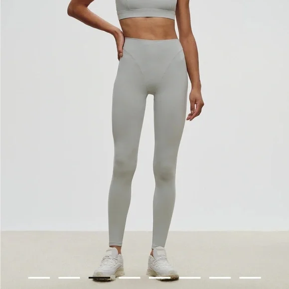 NWOT NORBO Accent Leggings in Grey Size Small - Picture 3 of 9